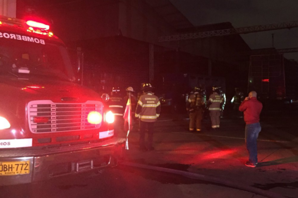 Bomberos controlan dos incendios en el norte de Bogotá