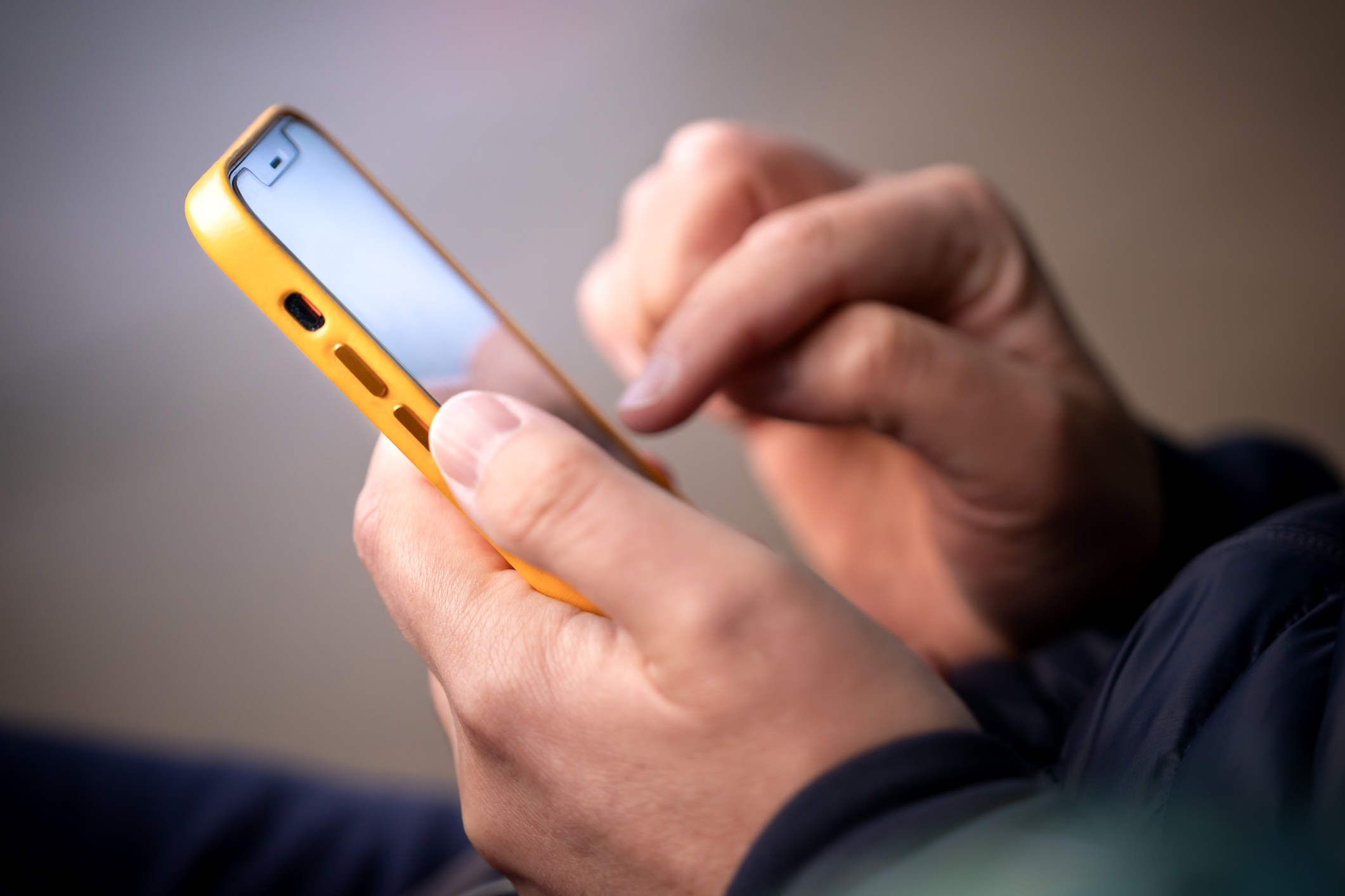 ¿Cómo identificar billetes falsos usando la cámara de tu celular?