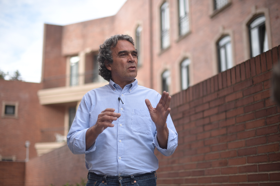Fiscalía imputó cargos a Sergio Fajardo por contrato con Corpbanca