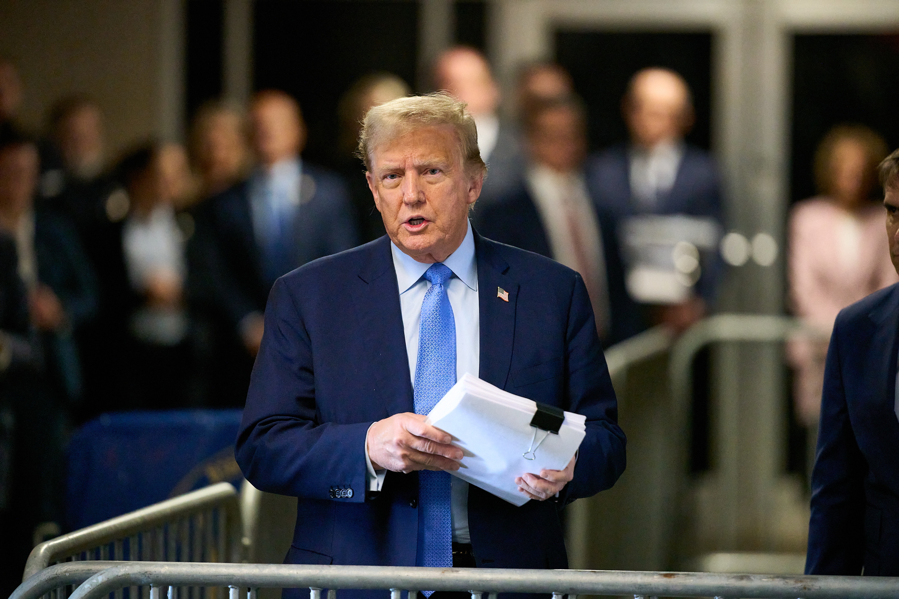 New York (United States), 26/04/2024.- Former US President Donald Trump speaks to the press as he arrives his hush money trial at Manhattan criminal court in New York, USA, 26 April 2024. Trump faces 34 felony counts of falsifying business records as part of an alleged scheme to silence claims of extramarital sexual encounters during his 2016 presidential campaign. (Nueva York) EFE/EPA/Curtis Means / POOL