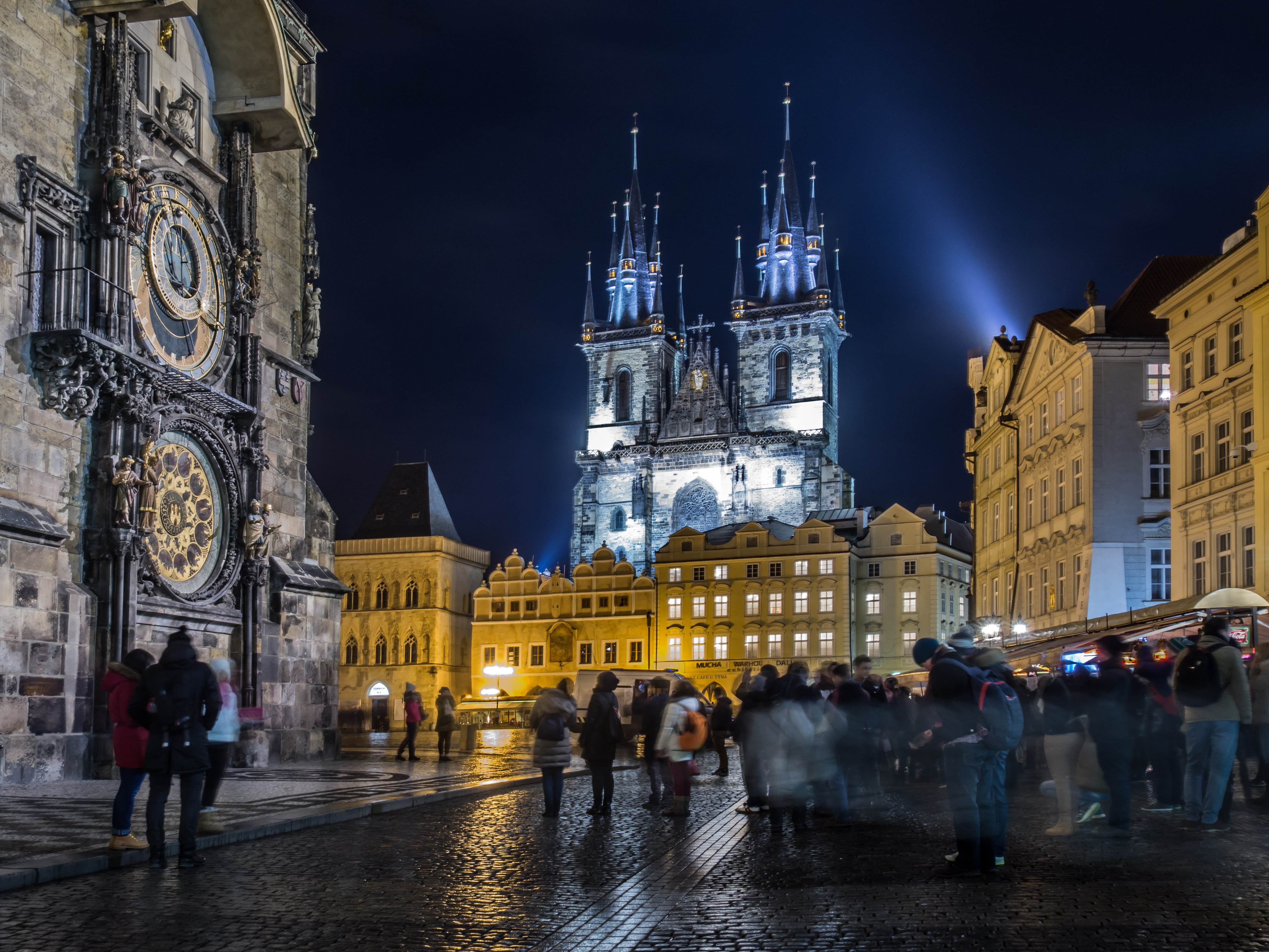 Fin al “turismo de borrachera” en Praga: frenan tours nocturnos por bares