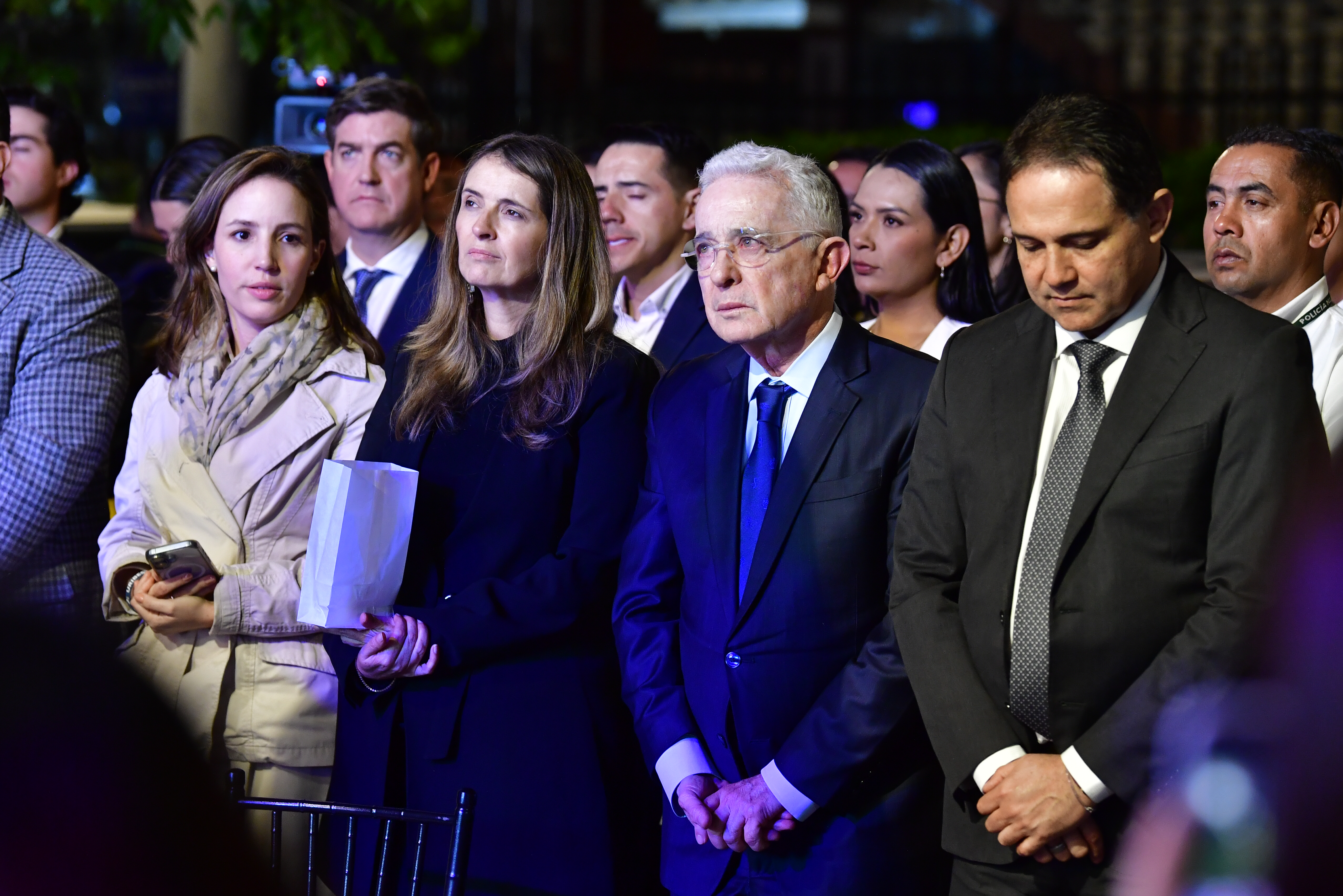 Expresidente de Colombia, durante la exposición del busto en honor al exsenador y excandidato a la presidencia Miguel Uribe Turbay en el antiguo parque El Golfito, ubicado en el barrio Modelia de la localidad de Fontibón, en Bogotá