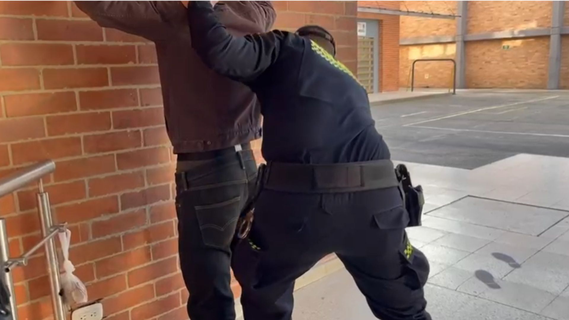 Camuflada en toallas higiénicas: así pretendía ingresar droga a una URI en Bogotá