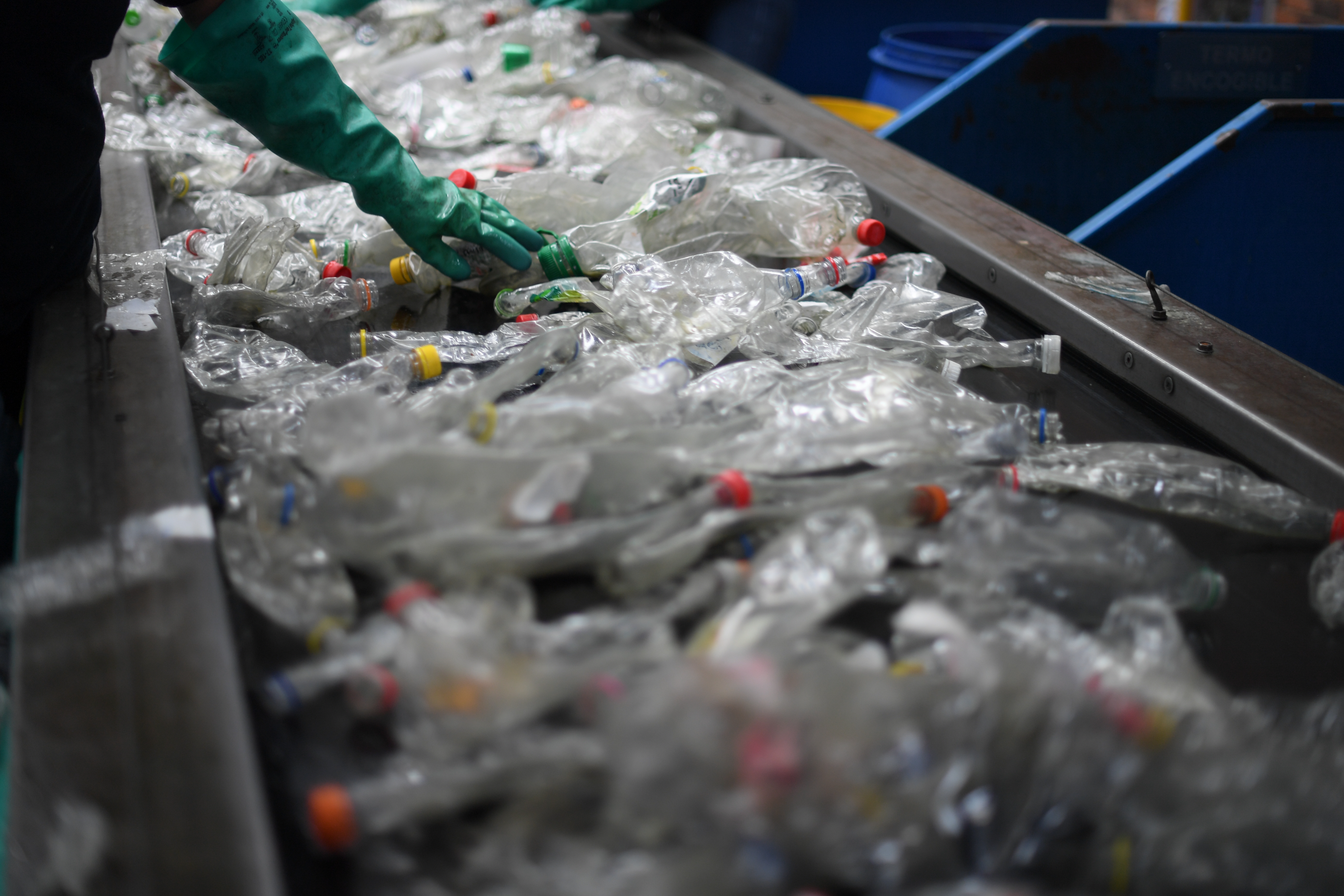 Murió operario de reciclaje en Copacabana tras caer en una máquina compactadora