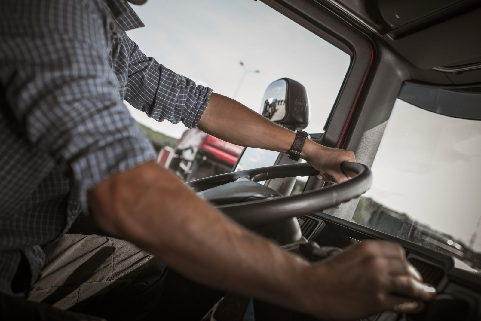 Estas son las nuevas reglas en horas extras para conductores de vehículos de carga