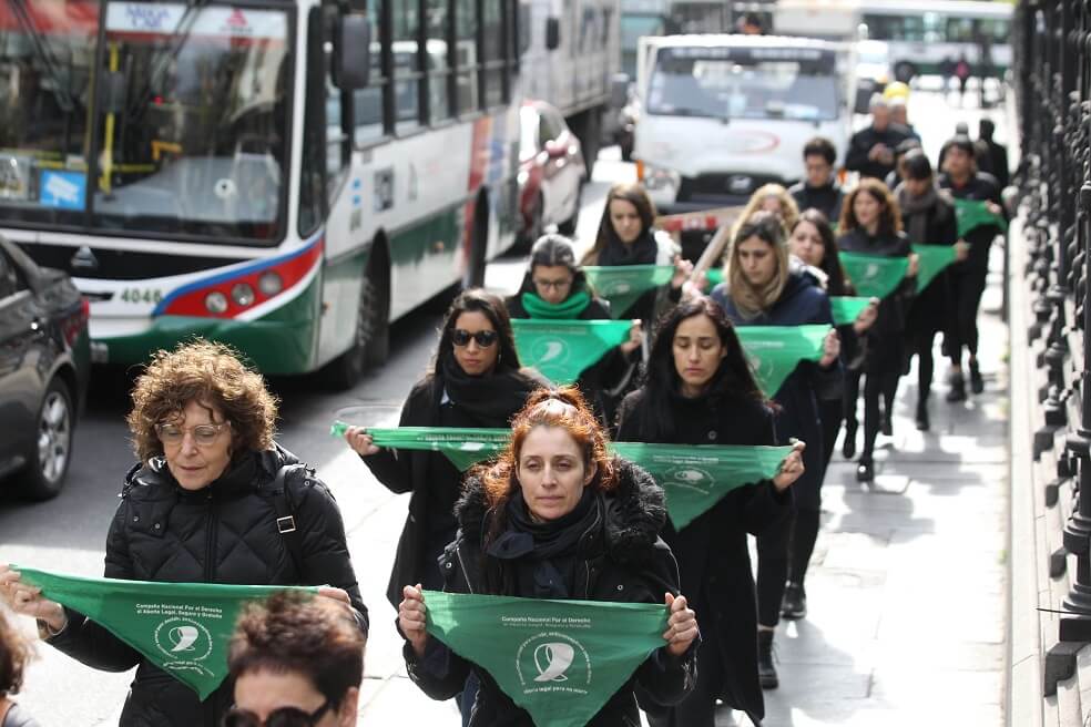 Publicación de guía para abortos no punibles desata polémica en Argentina