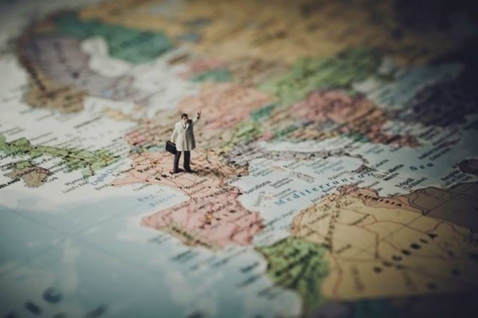¿Qué pasaría si la Tierra fuera realmente plana?
