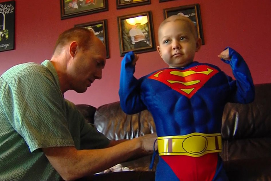 Ethan Van Leuven junto a su padre.