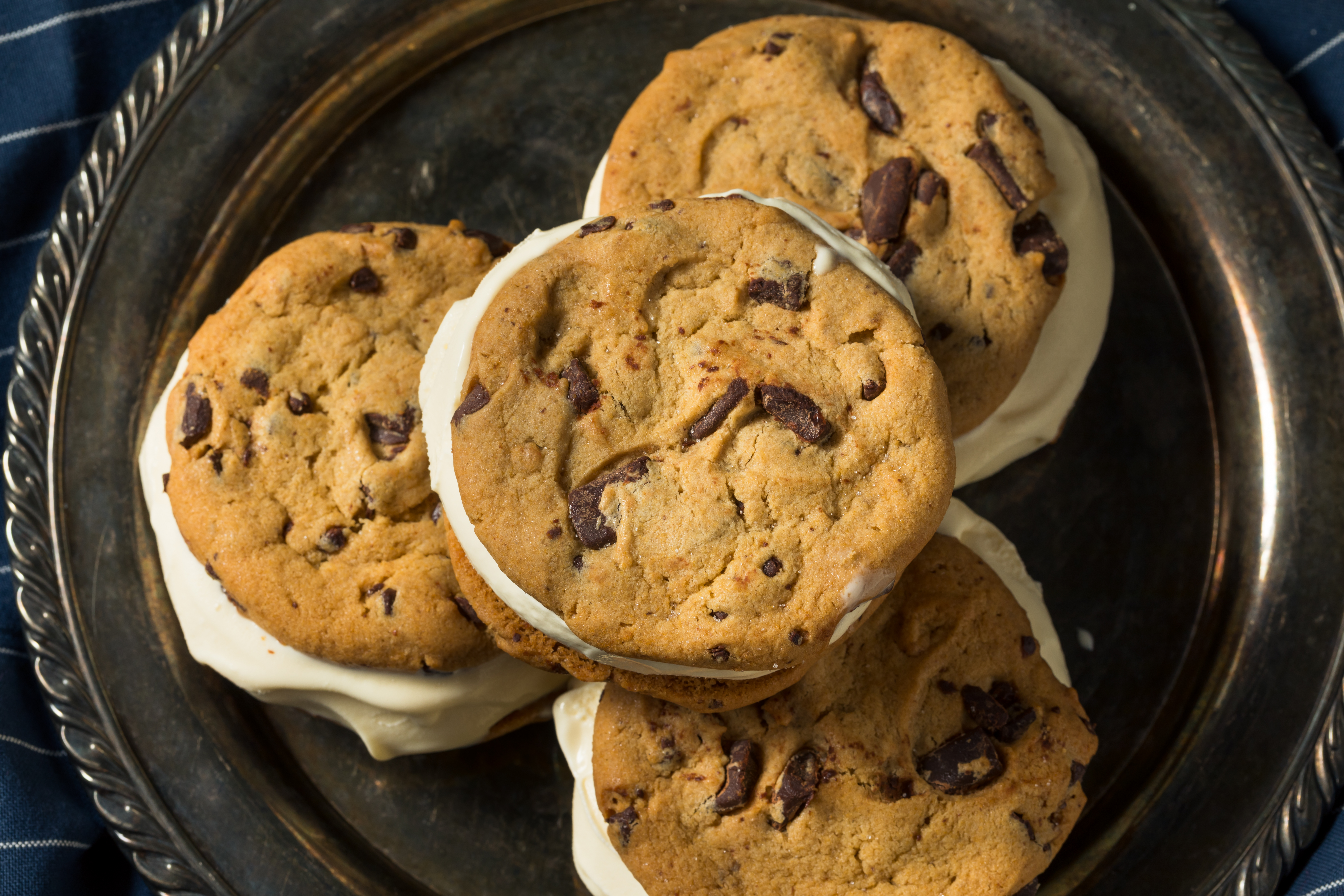 Sándwich de helado con galleta de chocolate casera: receta fácil