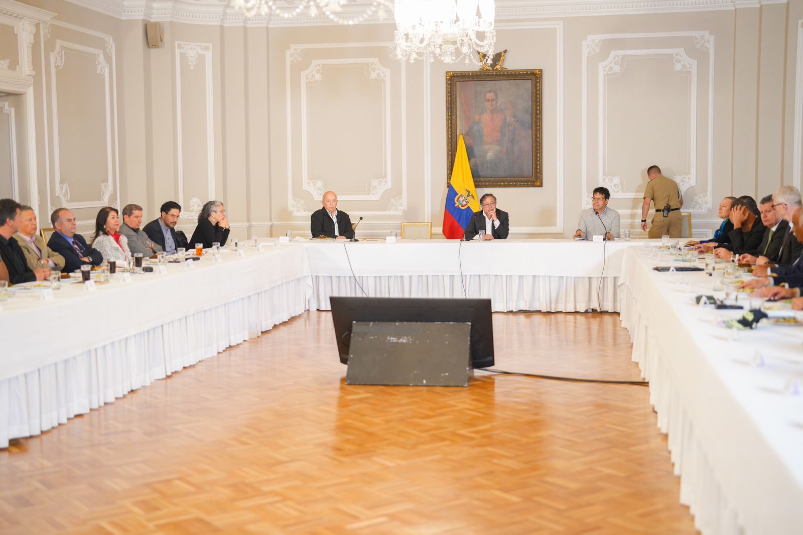 Tercer ciclo con ELN debe culminar con cese al fuego y de hostilidades: Petro