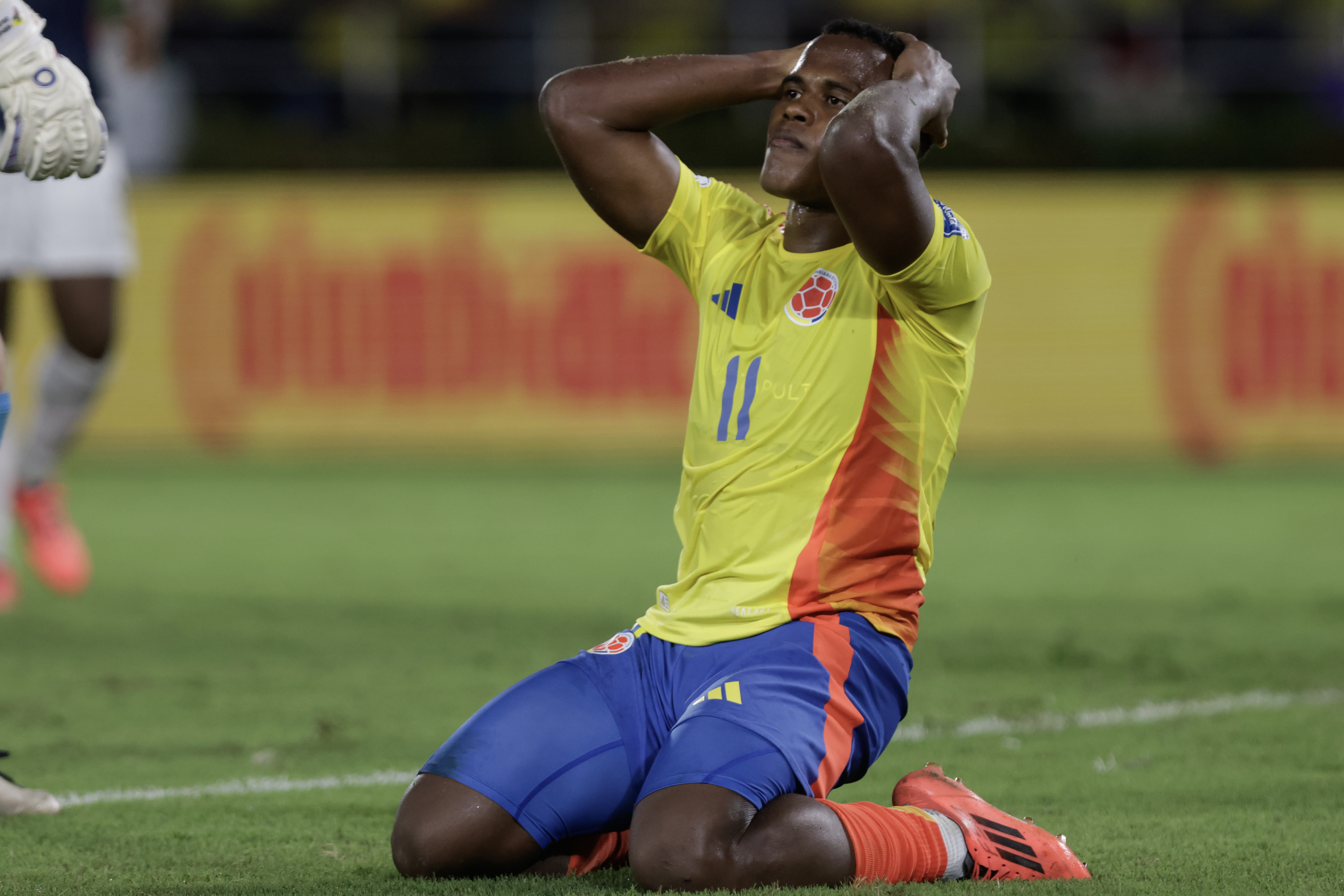 AMDEP173. BARRANQUILLA (COLOMBIA), 19/11/2024.- Jhon Arias de Colombia reacciona este martes, en un partido de las eliminatorias sudamericanas para el Mundial de 2026 entre Colombia y Ecuador en el estadio Metropolitano de Barranquilla (Colombia) . EFE/ Ricardo Maldonado Rozo