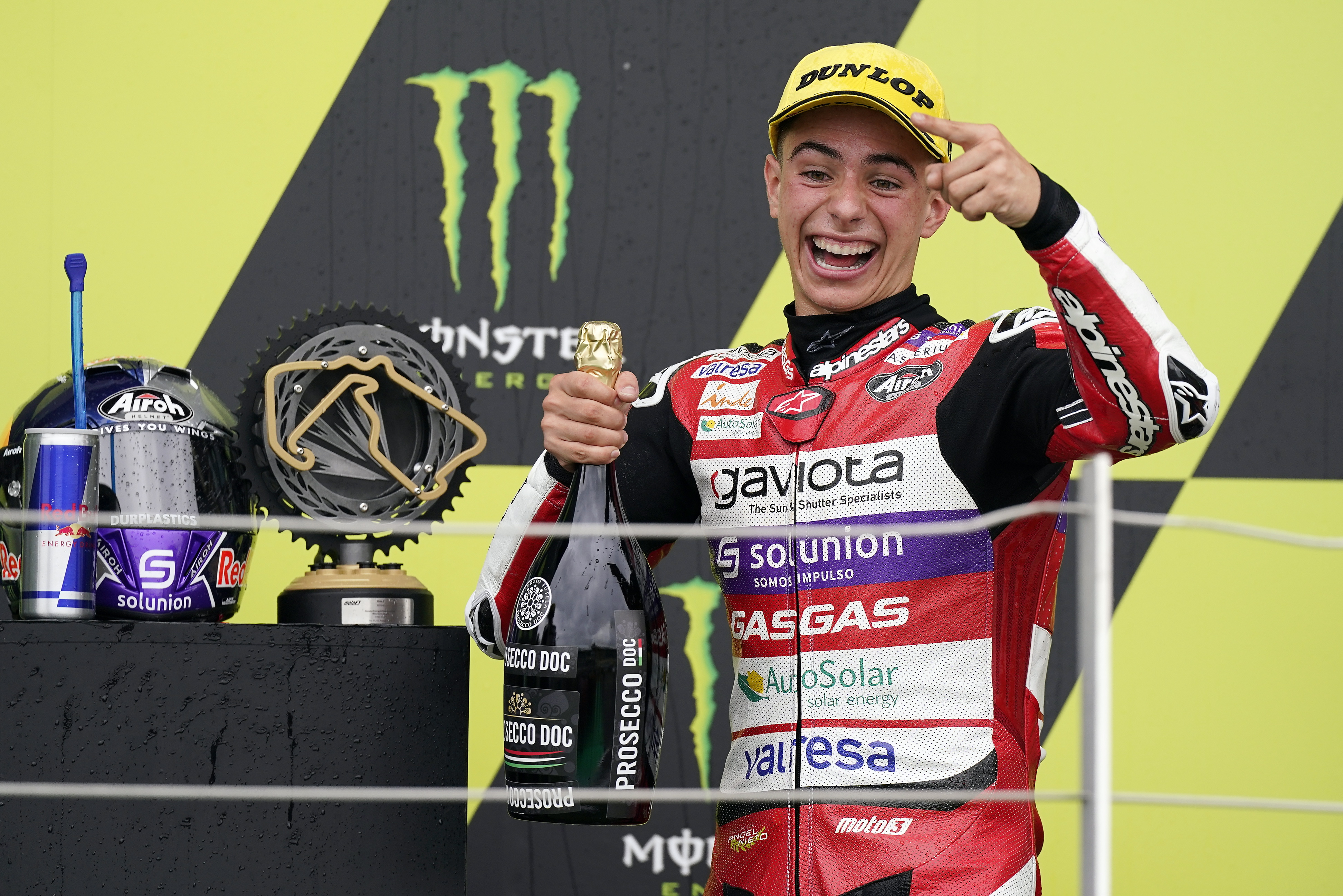 Histórico, el colombiano David Alonso ganó el Gran Premio de Silverstone en Moto3