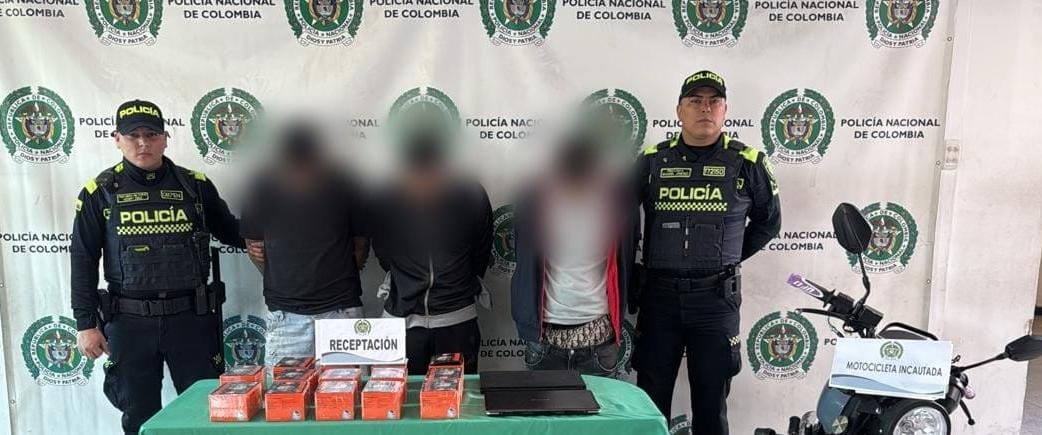 Tres hombres fueron capturados luego de que las autoridades localizaran el lugar donde permanecían ocultos los objetos hurtados horas antes de una vivienda.