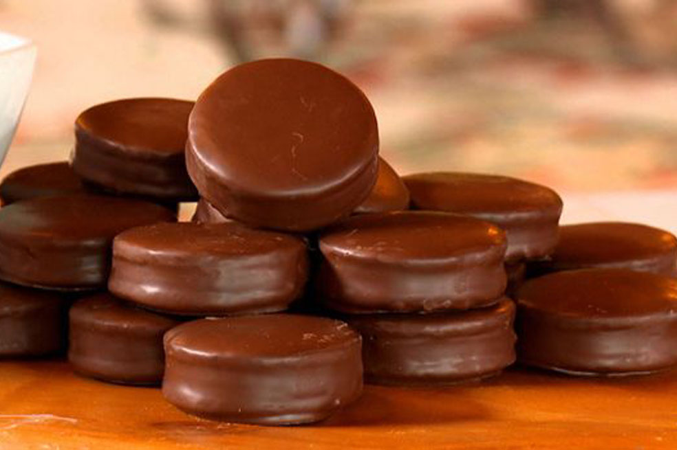 Alfajores de chocolate: receta irresistible para preparar en casa