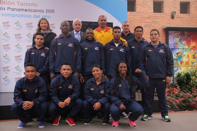 La selección de Colombia de pesas que viajó al Mundial Juvenil. Foto: Comité Olímpico Colombiano
