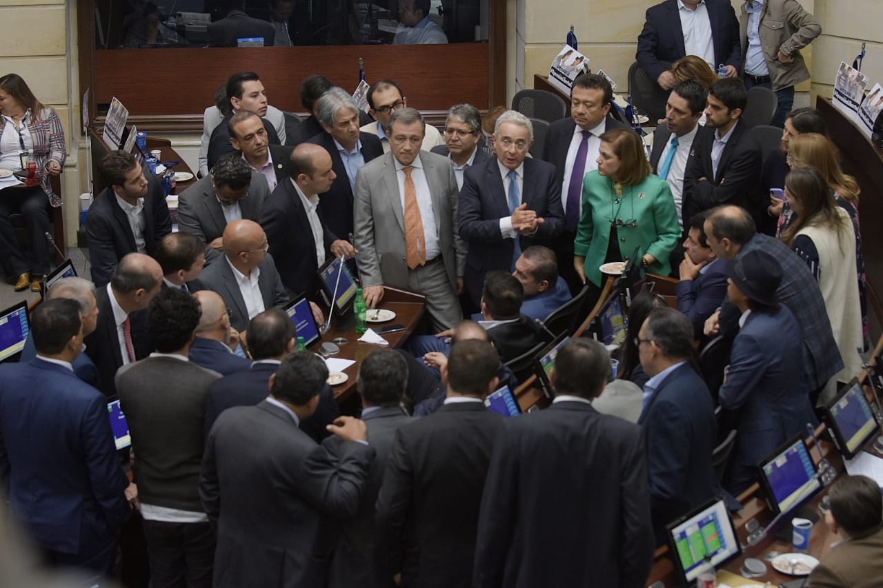 Uribe insiste en acuerdo para aprobar unas y negar otras objeciones