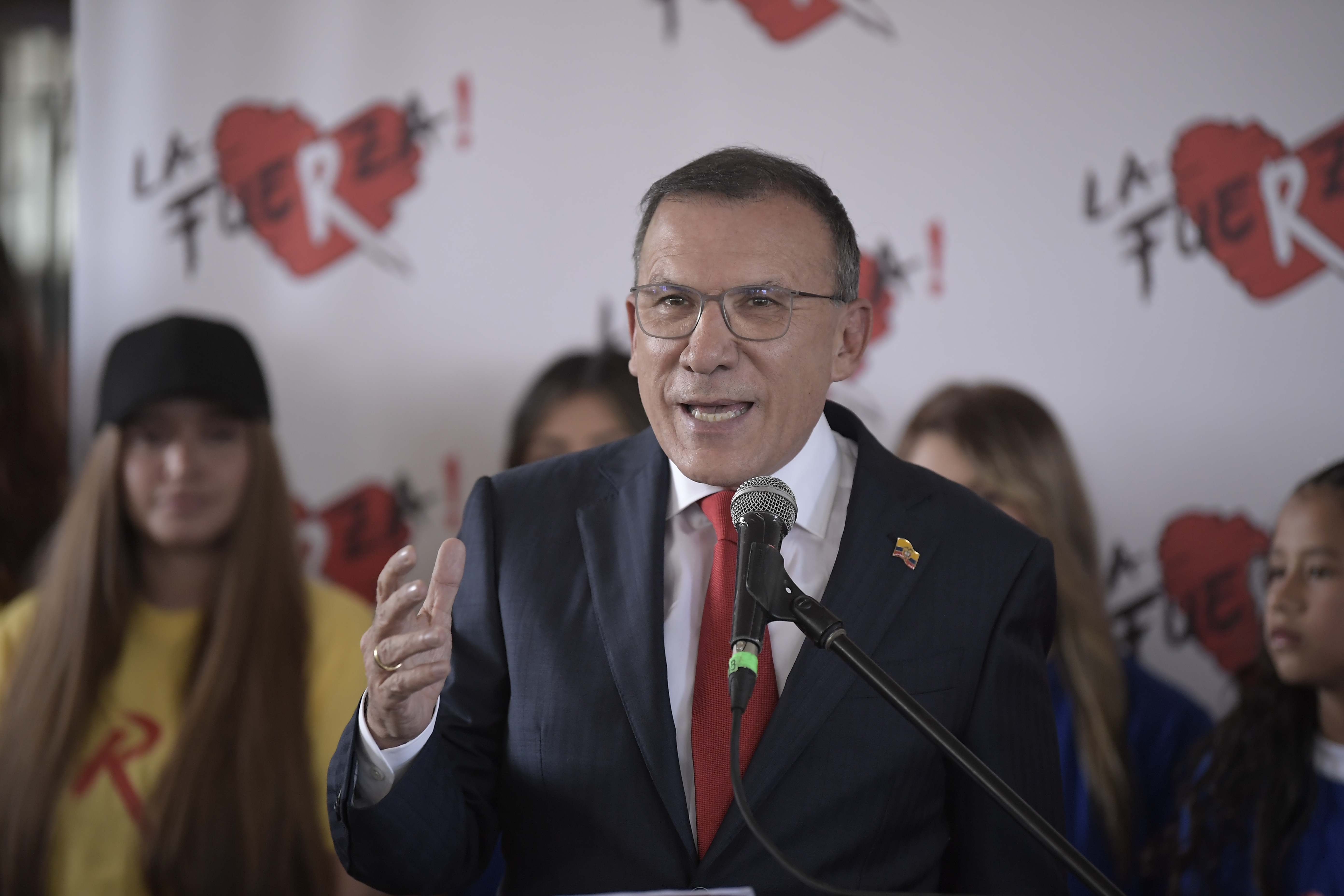 Exsenador y exembajador de Colombia en Reino Unido, durante el lanzamiento de su candidatura presidencial para el 2026, por su partido Fuerza de la Paz.