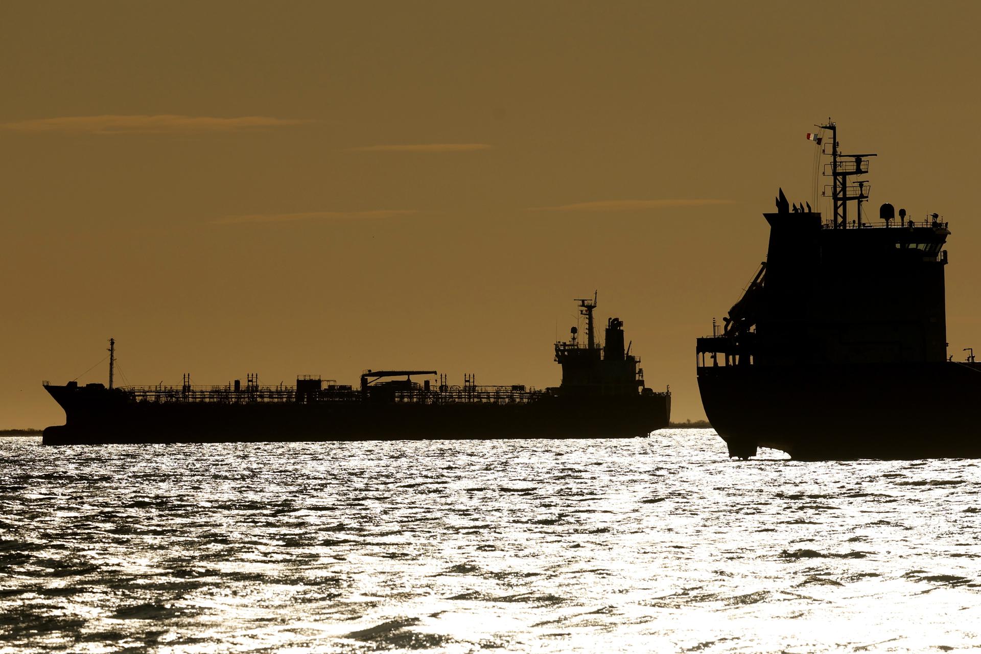 Crudo: Trump e Irán adoptan tono desafiante y los mercados petroleros ven poco alivio