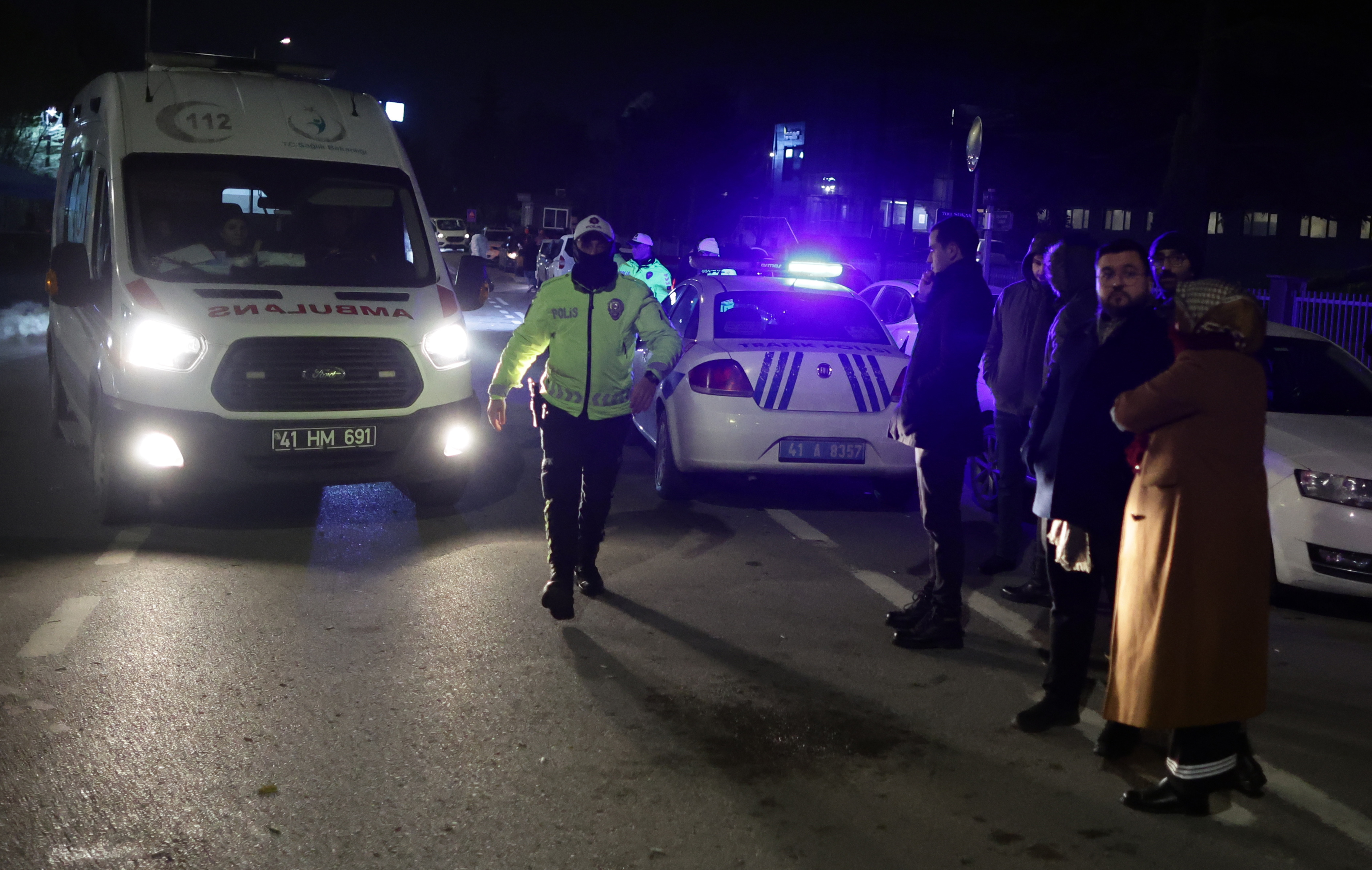 Rehenes en Estambul fueron liberados, la policía detuvo al agresor