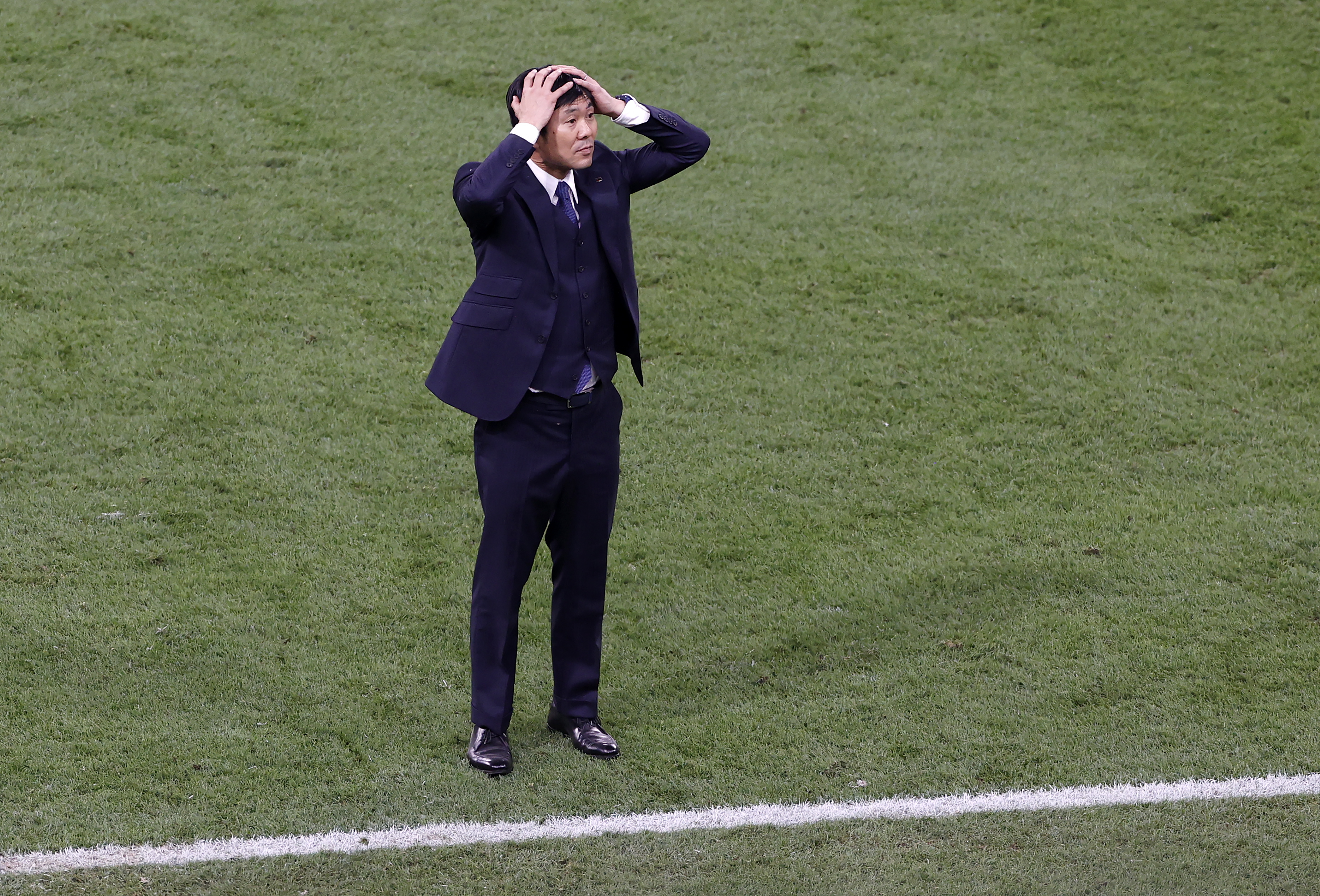 Doha (Qatar), 23/11/2022.- Head coach Hajime Moriyasu of Japan reacts at the end of the FIFA World Cup 2022 group E soccer match between Germany and Japan at Khalifa International Stadium in Doha, Qatar, 23 November 2022. (Mundial de Fútbol, Alemania, Japón, Catar) EFE/EPA/Rungroj Yongrit