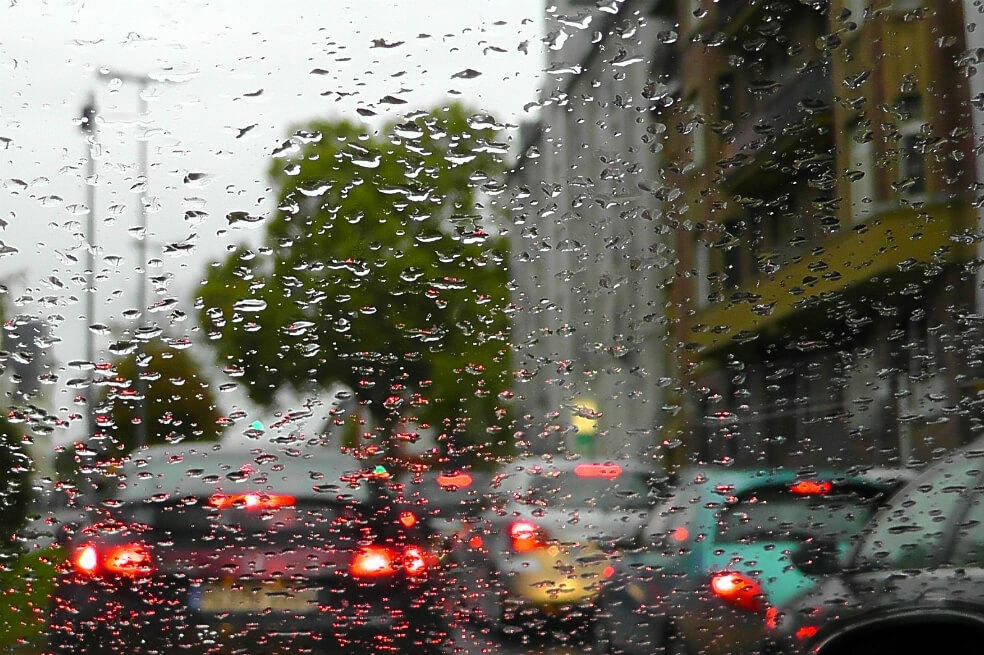 Recomendaciones para conducir en época de lluvia
