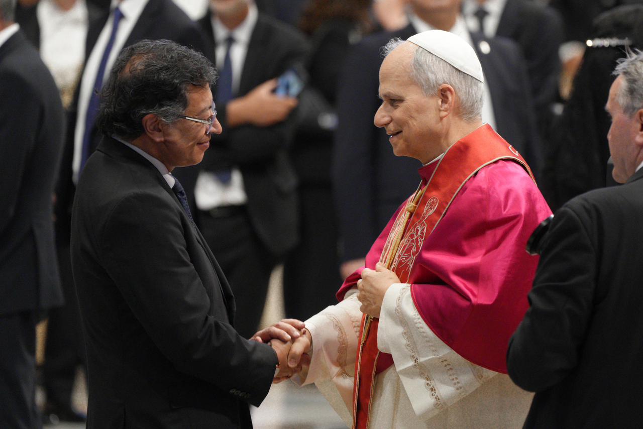 Así fue el primer encuentro entre Petro y el papa León XIV: Habrá audiencia privada