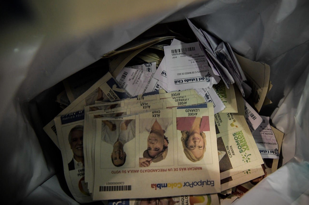 El material electoral no usado debe romperse para evitar posible fraude en el preconteo de votos.