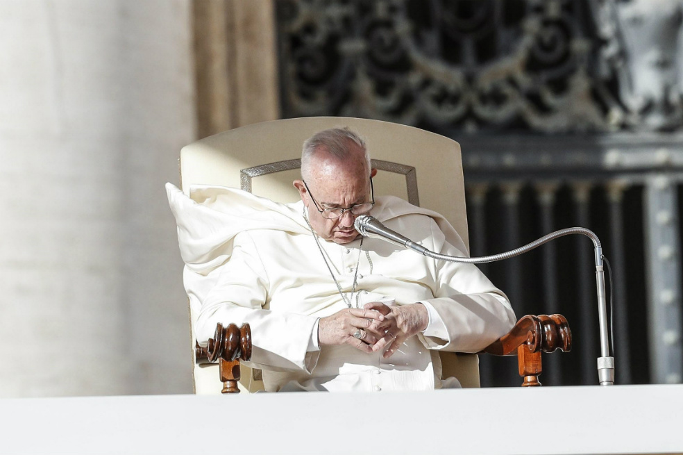 Papa Francisco reconoce que a veces se duerme mientras reza