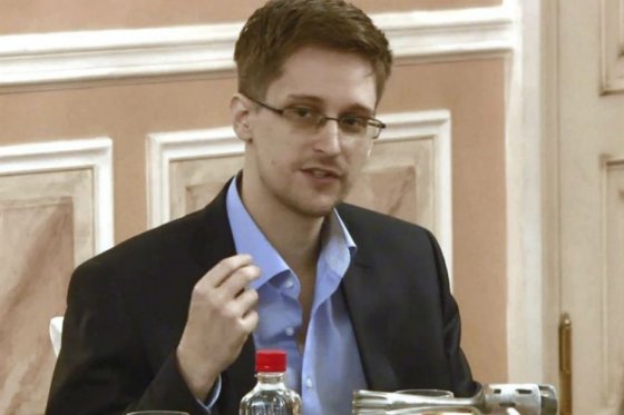 Precandidato a presidencia de EE.UU. pide a Twitter que cierre cuenta a Snowden