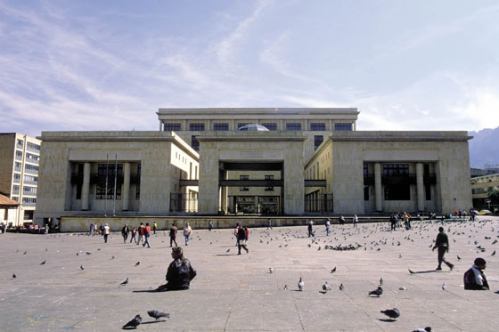 Fiscalía citó a declaración al director de Medicina Legal por toma del Palacio de Justicia