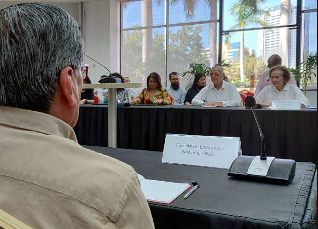 Ministro de Defensa se reunió con las delegaciones de Gobierno y ELN en Cuba