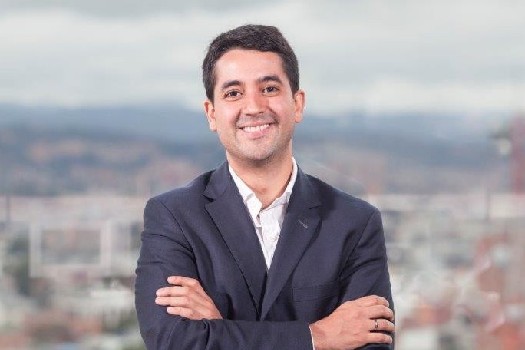 Victo Saavedra es el nuevo director de Atenea