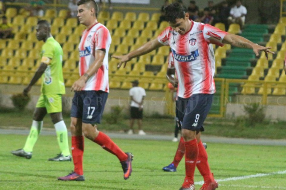 El paraguayo Roberto Ovelar fue confirmado en la titular. / @JuniorClubSA