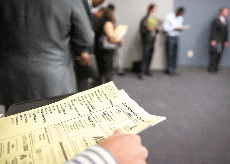 Solicitudes por desempleo en EE. UU., con primera alza desde abril
