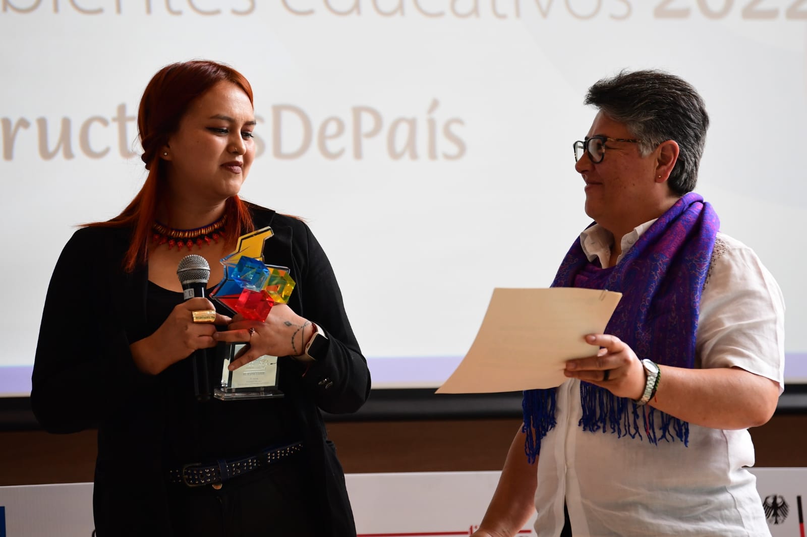 Jimena Paola Guerrero Estupiñán, profesora del Colegio Técnico Industrial Julio Flórez (Chiquinquirá, Boyacá), se llevó el primer lugar en la categoría Iniciativas Docentes con su semillero de diseño Megapixel.  “Allí incentivamos el diseño, el pensamiento crítico y esto es para mis estudiantes”, dijo la docente tras recibir el galardón.