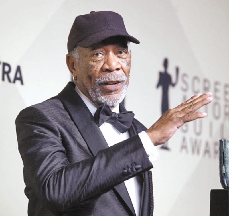 El mal del ‘Todopoderoso’ Morgan Freeman que lo obliga a usar un guante