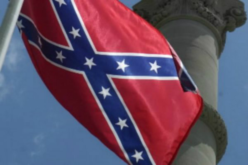 Supremacistas blancos sentenciados por amenazar niños afroamericanos