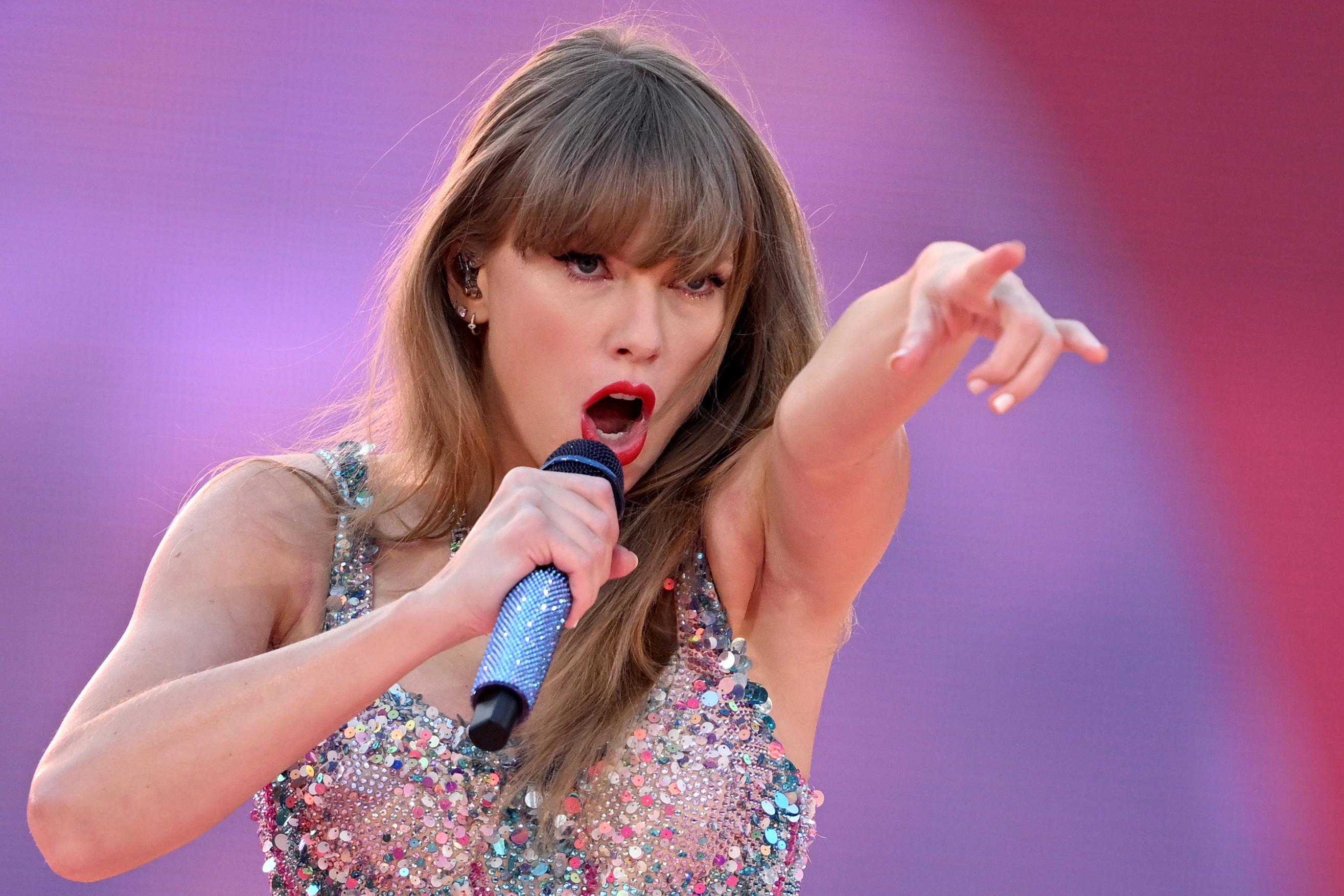 Melbourne (Australia), 16/02/2024.- US singer-songwriter Taylor Swift performs during the first night of the The Eras Tour in Australia at the Melbourne Cricket Ground in Melbourne, Australia, 16 February 2024. Taylor Swift's Eras Tour has descended on Melbourne, with the pop megastar expected to perform in front of the biggest crowds of her career so far. EFE/EPA/JOEL CARRETT EDITORIAL USE ONLY, NO COMMERCIAL USE, NO PUBLICATION COVERS, AUSTRALIA AND NEW ZEALAND OUT EDITORIAL USE ONLY/NO SALES EDITORIAL USE ONLY/NO SALES