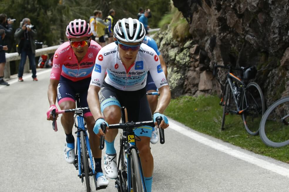 Empujón de un aficionado hizo caer a Miguel Ángel López en el penúltimo día del Giro