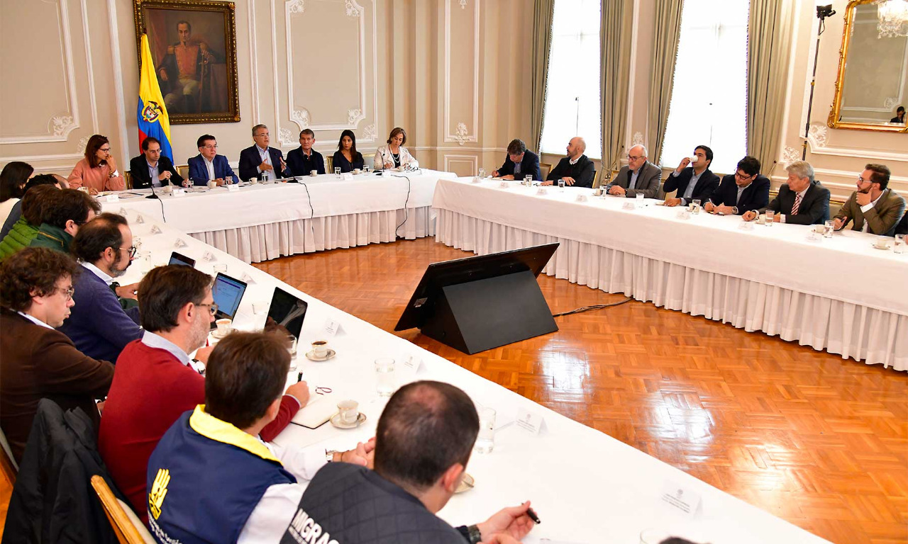 Gobierno presentó a gremios estrategia para que el coronavirus no frene al país