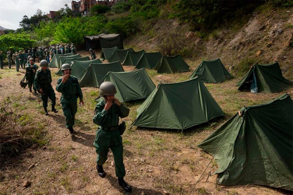 Maduro muestra su músculo militar en medio de llamados al diálogo