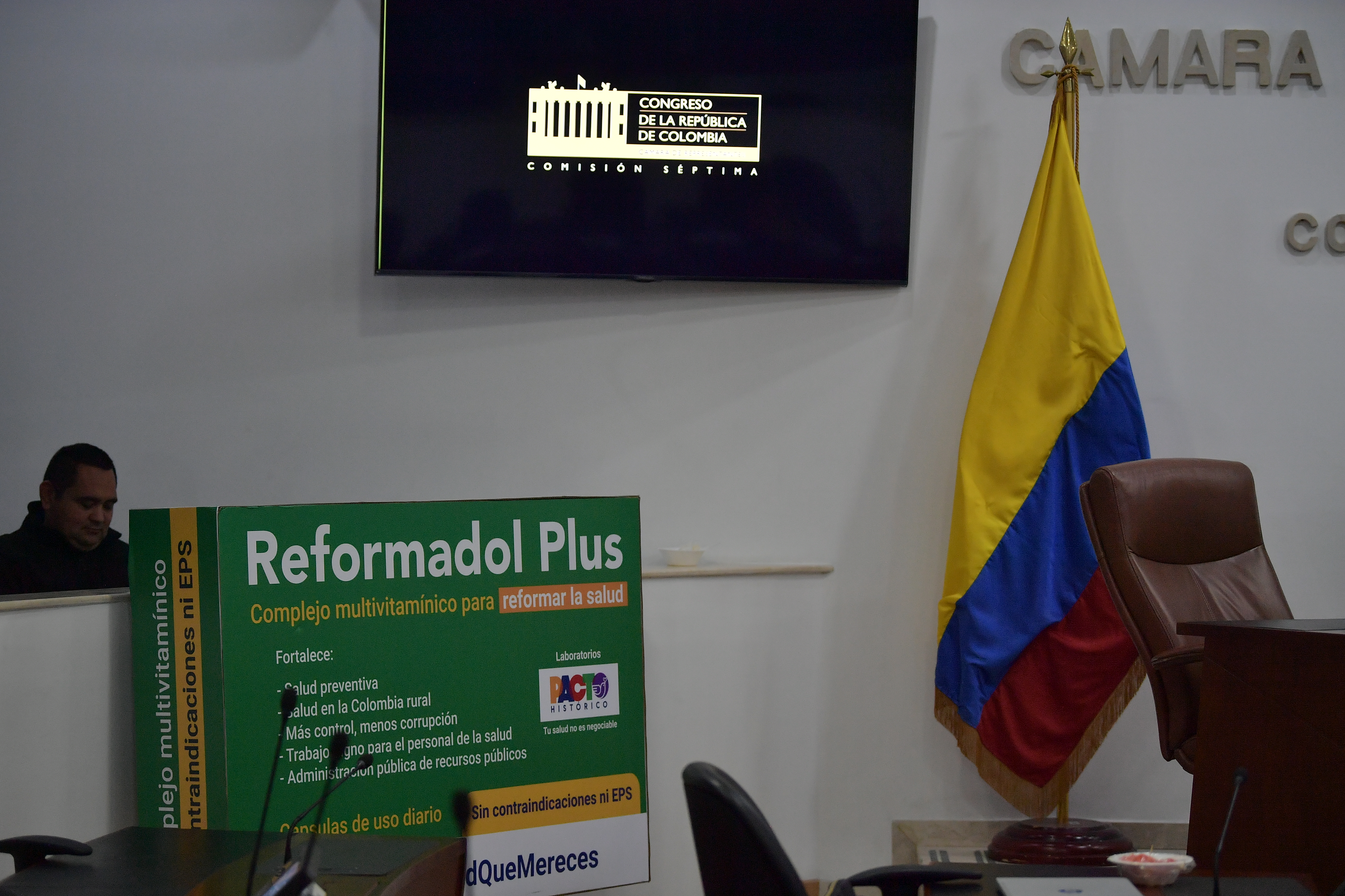 Debate realizado en la Comisión Séptima de la Cámara de Representantes al que asistieron ministros y congresistas como: Carolina Corcho, ministra Salud; Irene Vélez, ministra de Minas y Energía; Alfonso Prada, ministro del Interior; Agmeth Escaf, congresista.