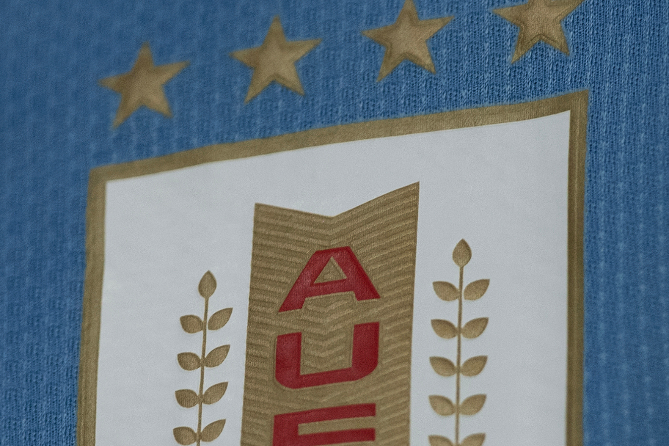 ¿Por qué Uruguay tiene cuatro estrellas en su escudo si ha ganado dos Mundiales?