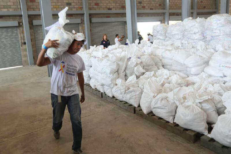 Guaidó: abriremos canal humanitario si siguen bloqueos