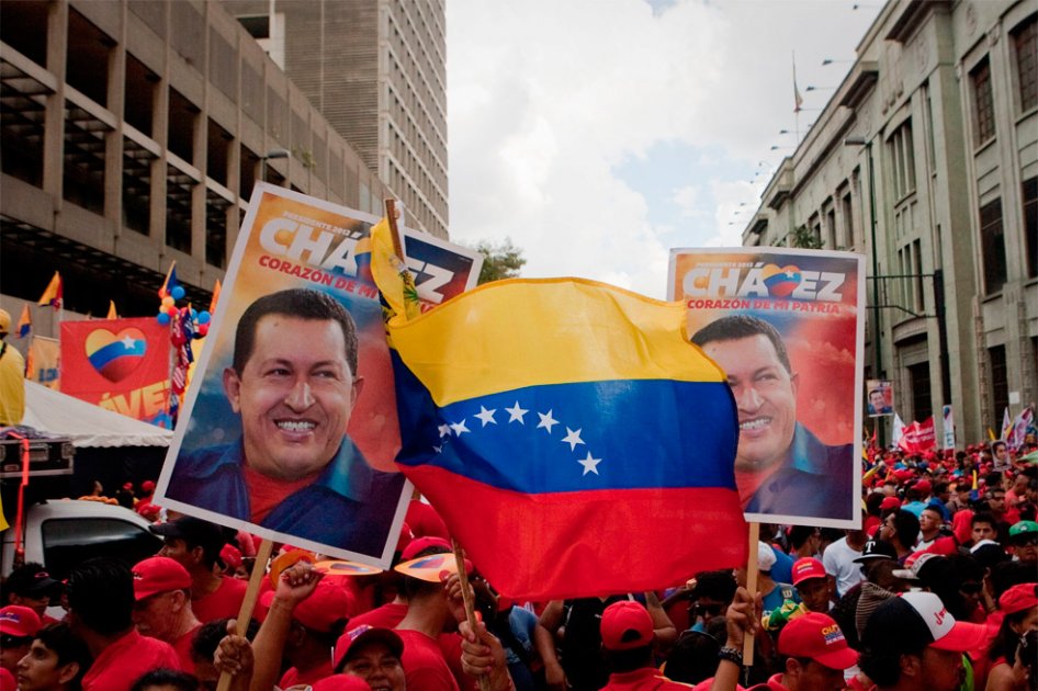 Chávez cierra campaña bajo la lluvia ante gran multitud en Caracas
