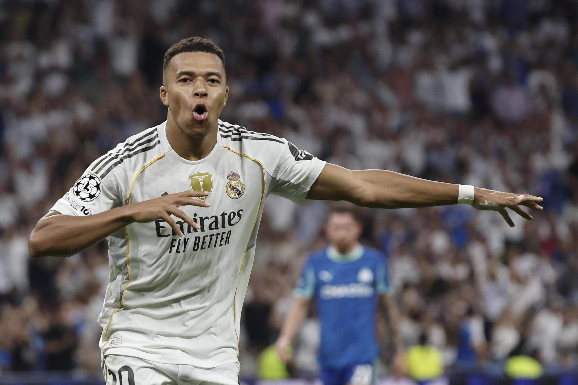 Real Madrid ganó con polémica y doblete de penalti de Mbappé en Champions: video