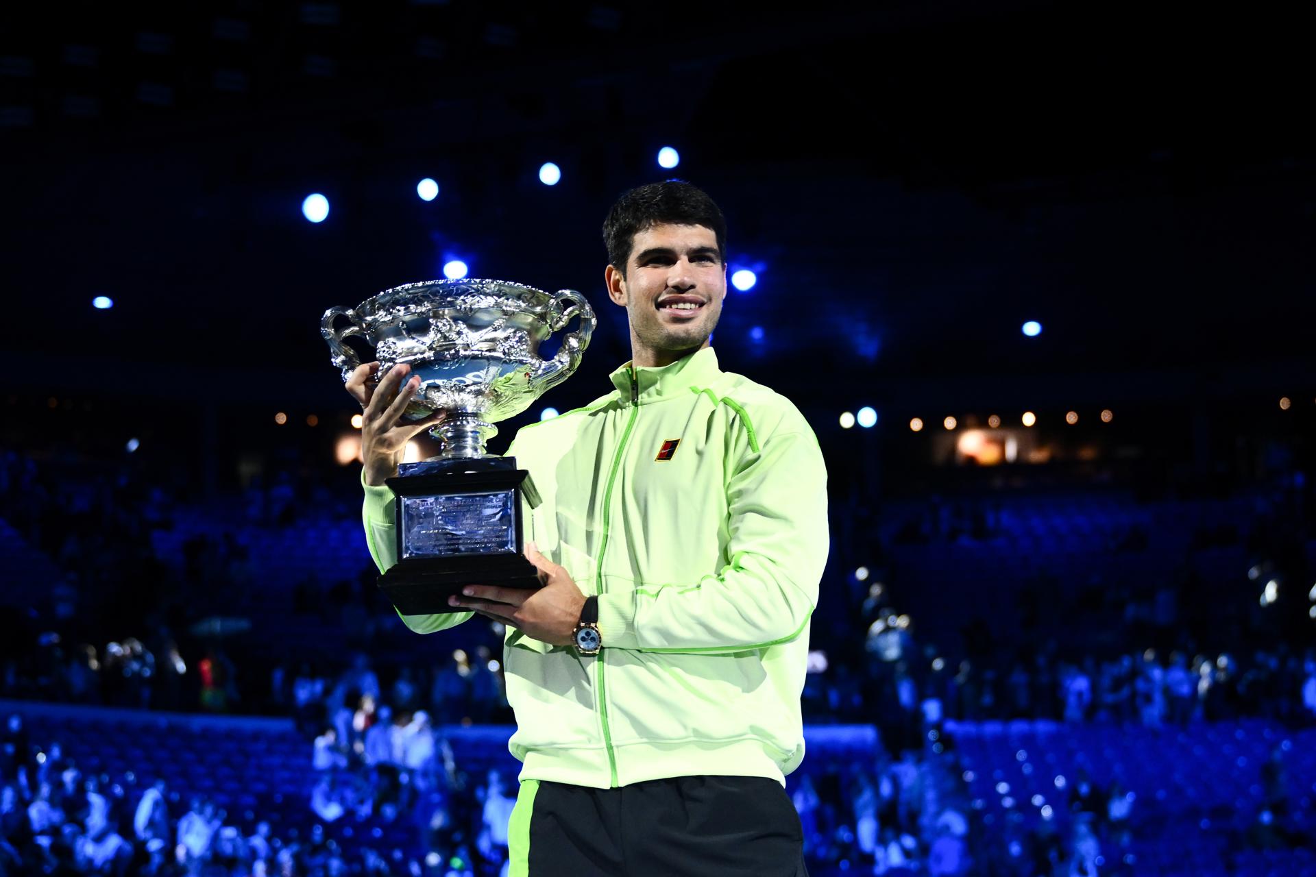 Alcaraz venció a Djokovic y ganó el primer Abierto de Australia de su carrera