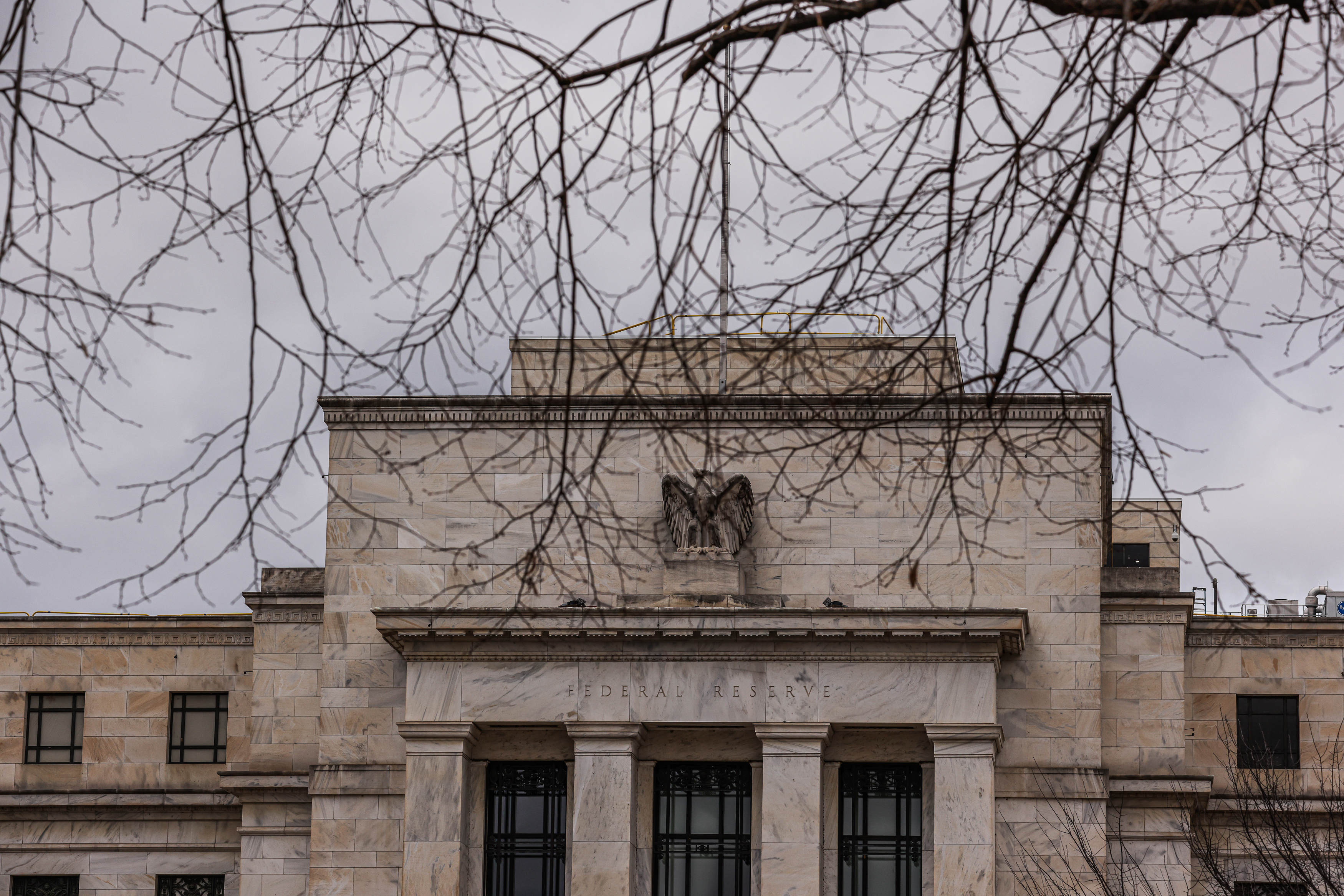 Fed no da pistas sobre tasas de interés antes de la reunión de junio