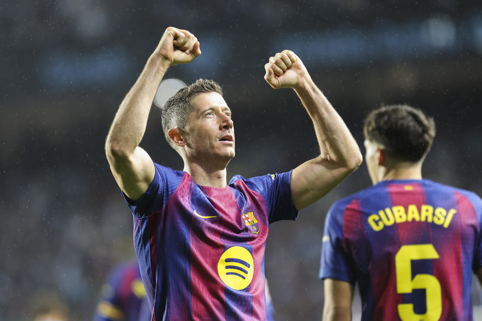 Lewandowski le dio la victoria a Barcelona con un triplete frente a Celta