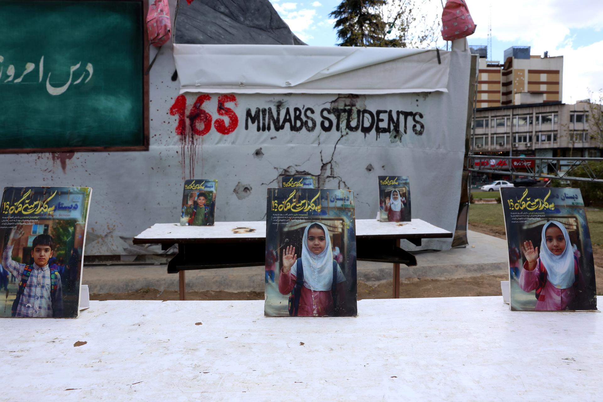 TEHRAN (IRAN(Islamic Republic Of)), 30/03/2026.- Portraits of Iranian school girls, killed in the Minab school strike, are displayed in a symbolic classroom at the Vanak square, in Tehran, Iran, 30 March 2026. On 28 February 2026, a missile strike targeted an all-girls elementary school in Minab, southern Iran, claiming the lives of over 100 schoolchildren, according to Iranian state media. A joint US and Israeli military operation, launched on 28 February, continues to target strategic sites across Iran. (Teherán) EFE/EPA/ABEDIN TAHERKENAREH
